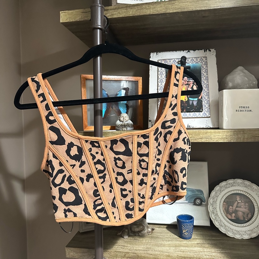 Brand new never worn SHEIN medium cheetah print tank top! Corset look to it!